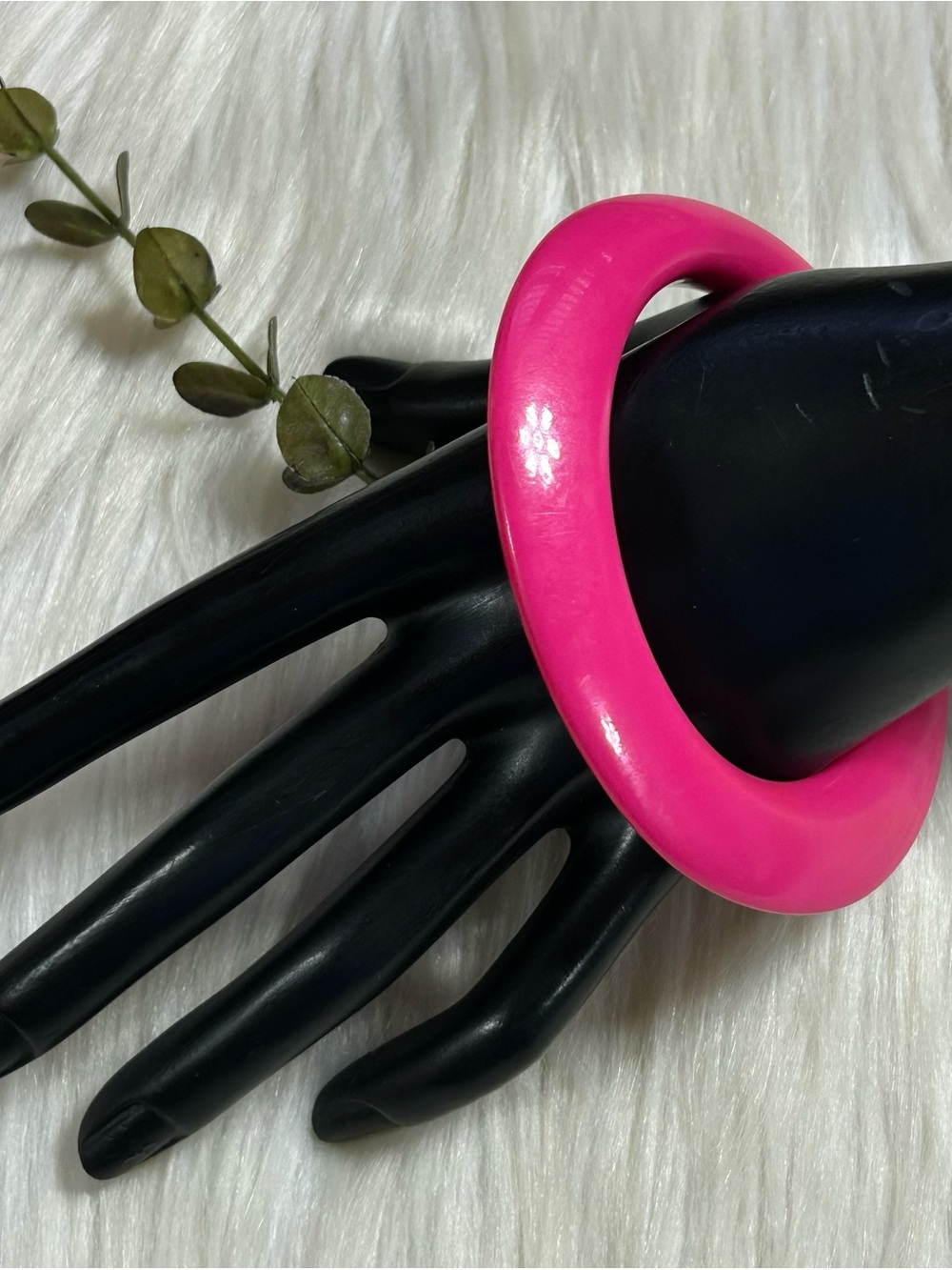 Vintage Hot Pink Resin acrylic Bangle Bracelet - Picture 2 of 8